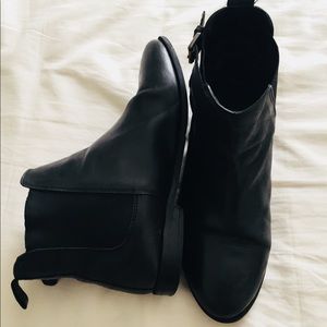 TOPSHOP LEATHER CHELSEA BOOTIE
